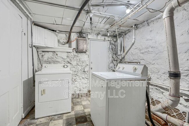 Building Photo - 2107 W Saratoga St