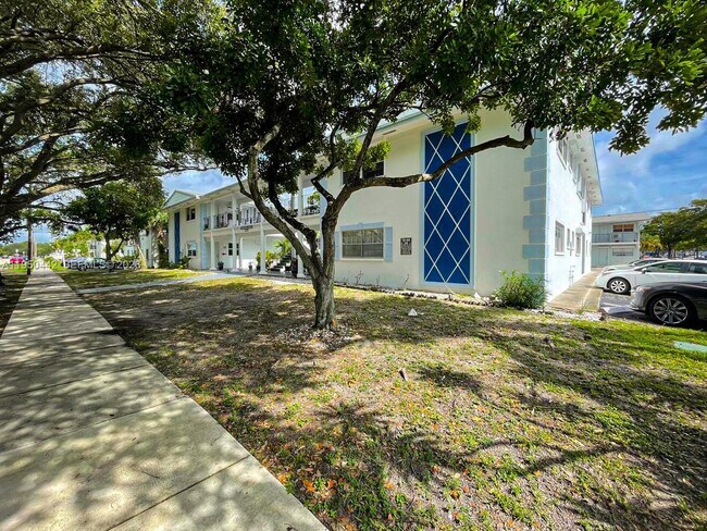 Building Photo - 3515 Van Buren St