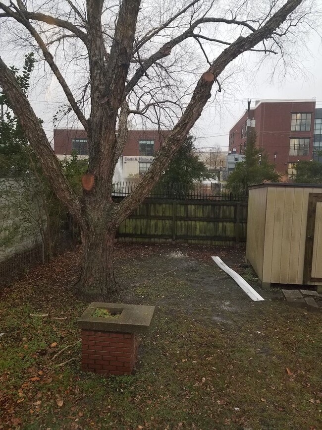 Building Photo - 5 BR Near ODU!