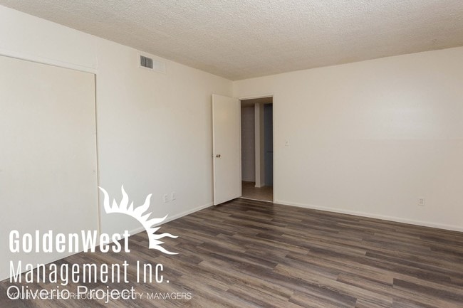 Building Photo - 2041 W Berridge Ln