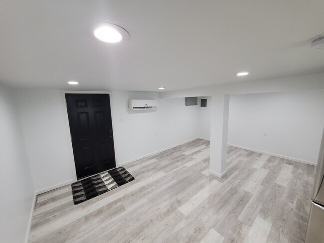 Entrance - 7 Bancroft St