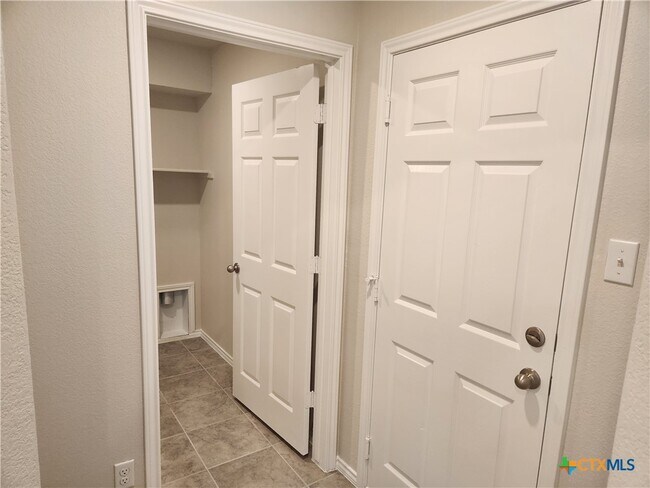 Building Photo - 8940 Ranger Smt Rd