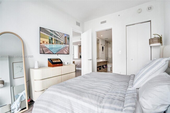 Building Photo - 1300 S Miami Ave