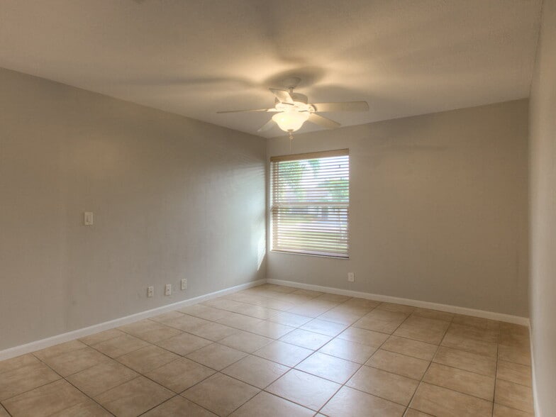 Building Photo - 9506 Burlington Pl