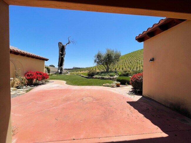 Building Photo - Gorgeous Wine Country 3 Bedroom 2 Bath Sin...