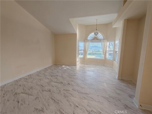 Building Photo - 27900 Mt Hood Way