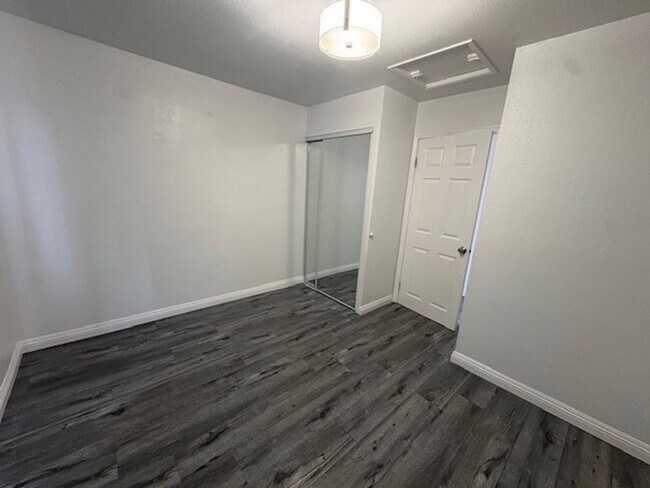Building Photo - 862 GRAPE ST