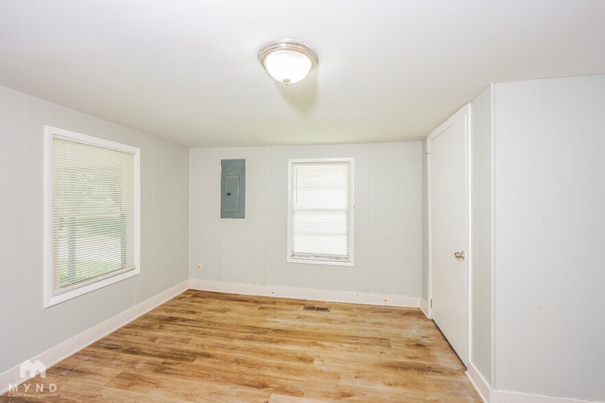Building Photo - 4313 Kendall Ave