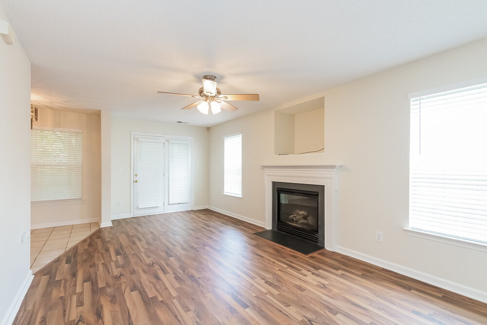 Building Photo - 15476 Stone Hollow Dr