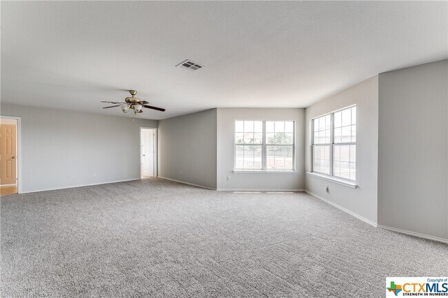 Building Photo - 300 Santolina Ln