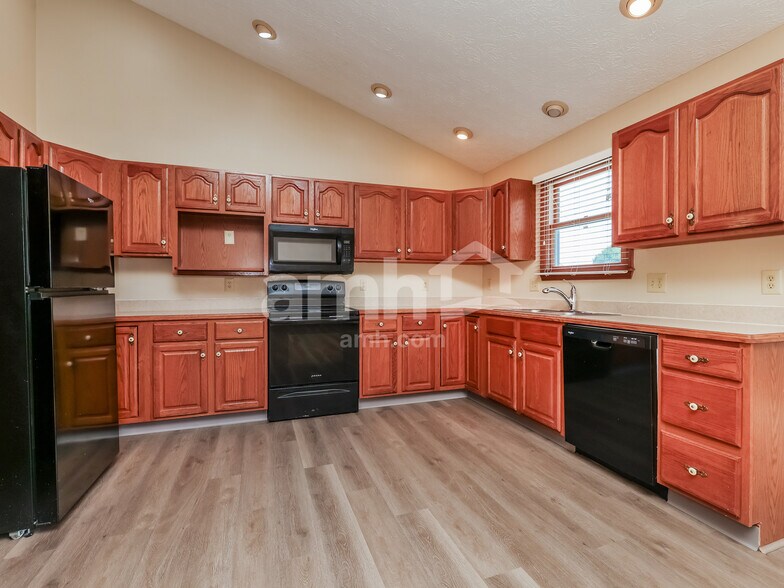 Building Photo - 2630 Alexander Ct