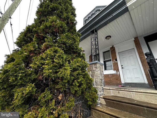 Building Photo - 5729 Pine St