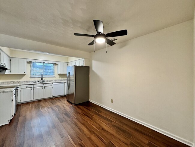 Building Photo - Glenleigh 1st-time Rental! Pet-Friendly, End-Unit Townhome, Cul-De-Sac with HUGE fenced backyard!