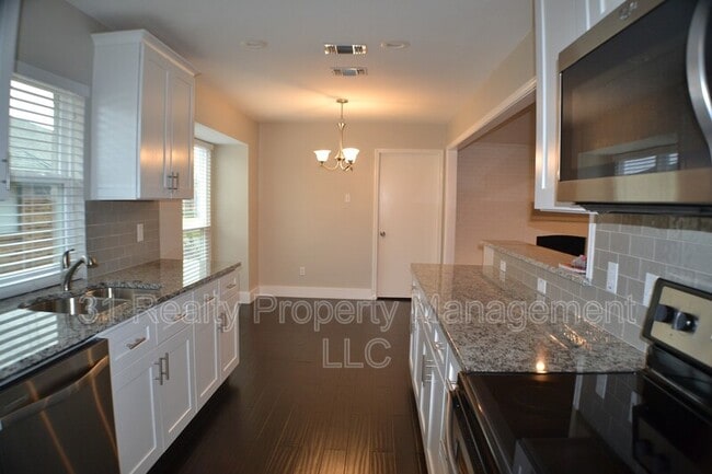 Building Photo - 2311 Eastgate Dr