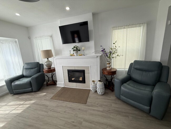 Building Photo - 727 Indiana St