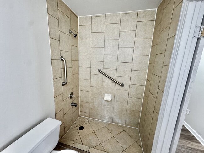 Building Photo - 6843 Amersham Dr