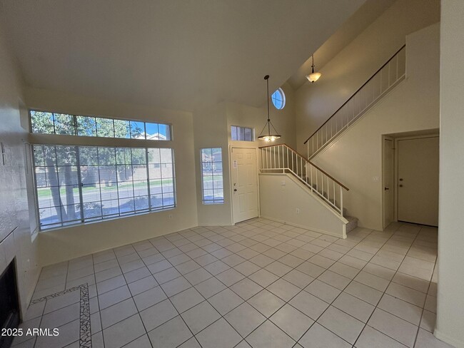 Building Photo - 1433 E Park Ave