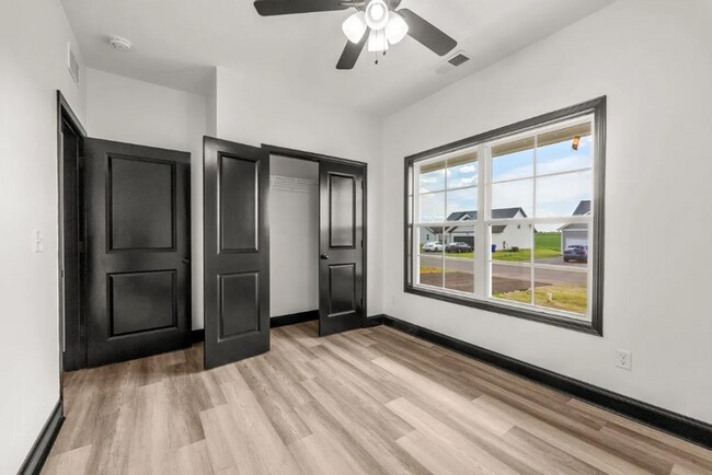 Building Photo - 506 Victoria Wy