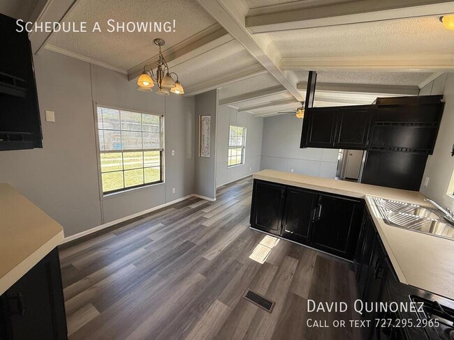 Building Photo - 5609 Lesteele-