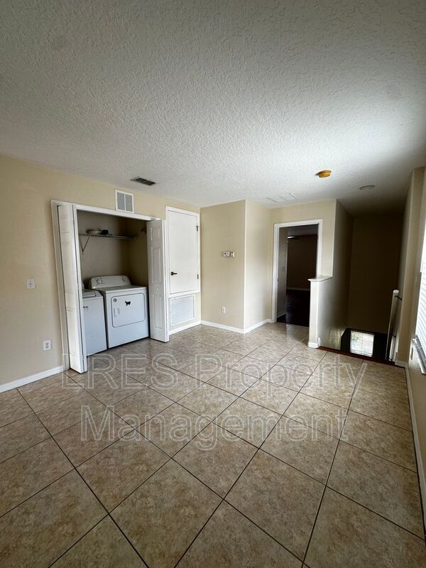 Building Photo - 2825 Cliffe Ct