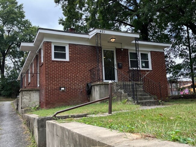 Primary Photo - Convenient 2 Bedroom Duplex in SouthEnd