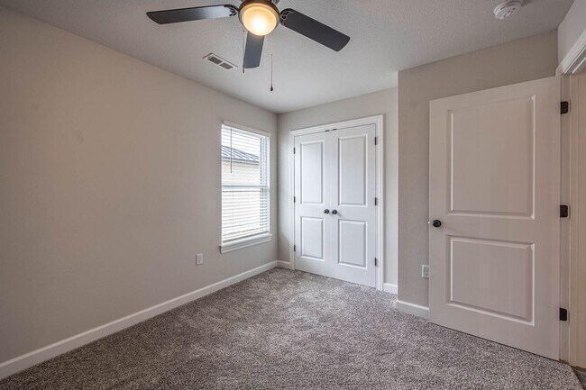 Building Photo - 358 SE 95th Rd