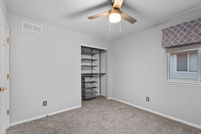 Building Photo - 6 Bedroom plus and office near Rigden Farms