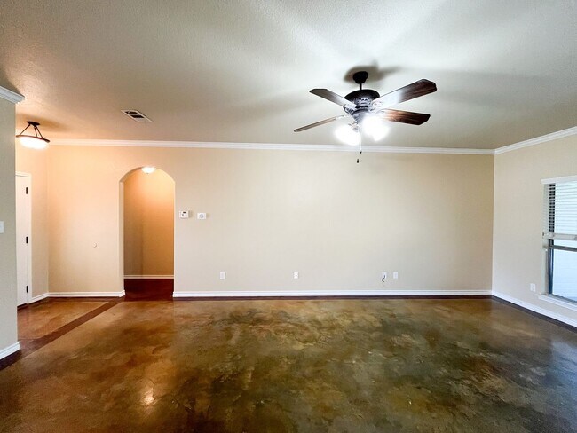 Building Photo - Available 7/16/2025 Beautiful 1 story, 4 b...