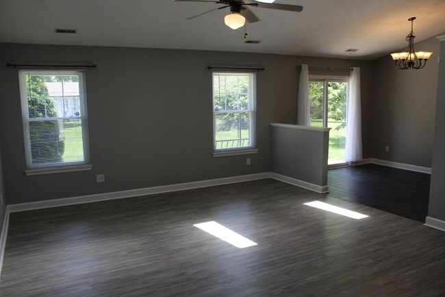 Building Photo - 612 Woodfield Cir