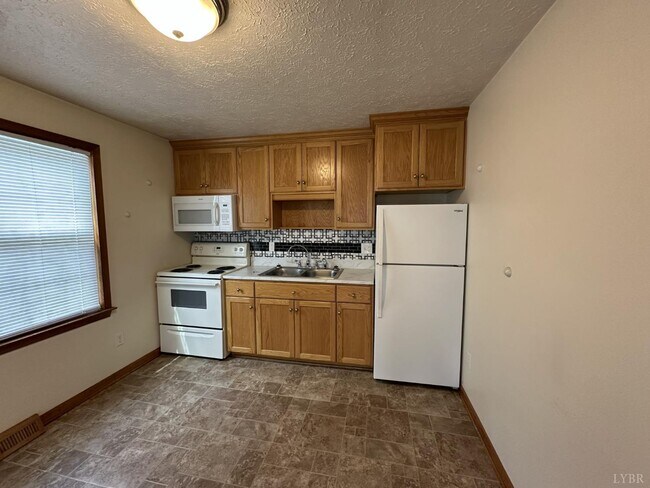 Building Photo - 93 High View Pl