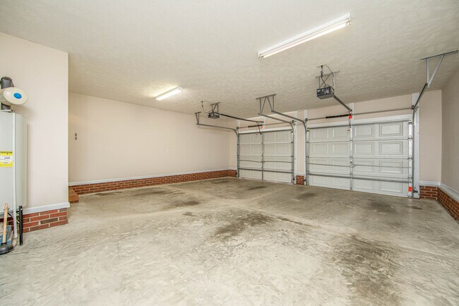 Building Photo - 355 Lockwood Dr