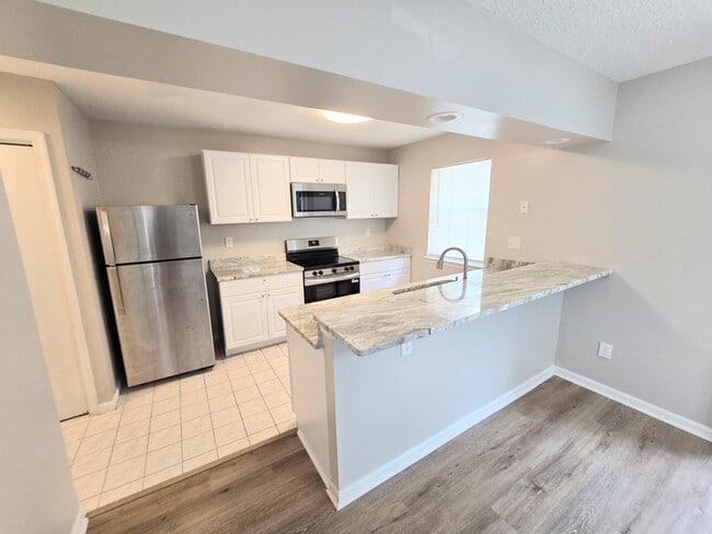 Building Photo - 329 Ferdinand Cir