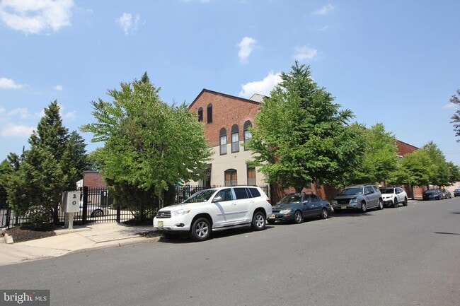 Building Photo - 20 Swan St