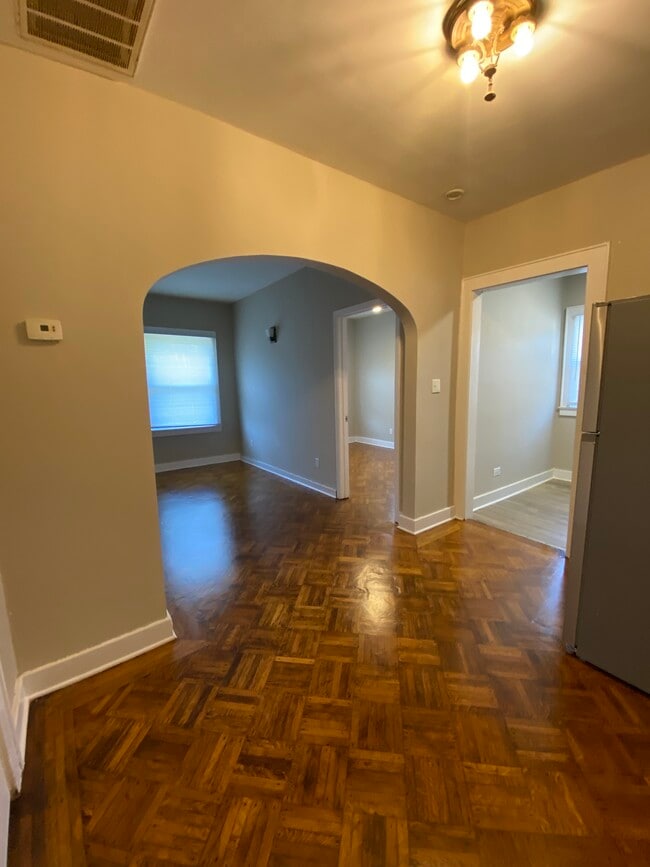 Building Photo - 309 W Whitney Ave