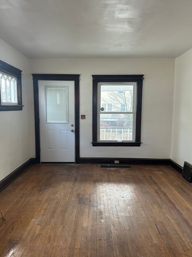 Building Photo - 3618 E 143rd St