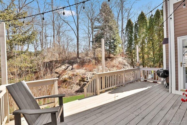 Building Photo - 8 Caruso Pl