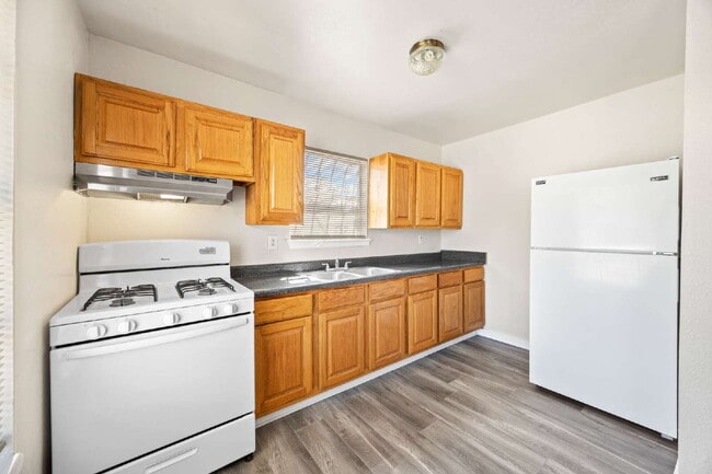 Building Photo - Confortable 2 bedroom 1 bath