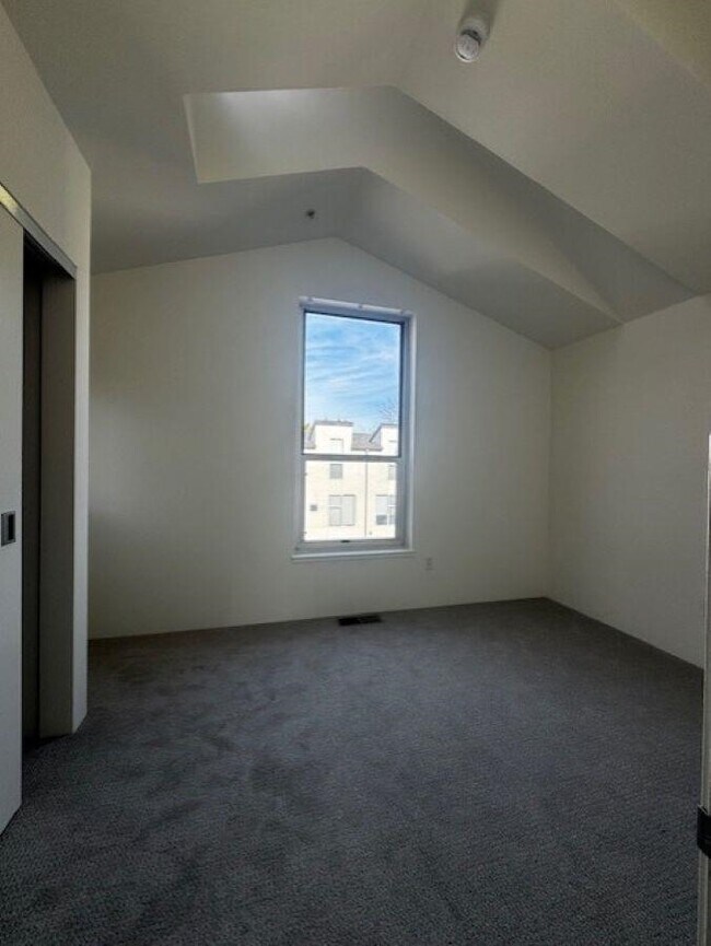 Building Photo - 42 Iron Horse Ln