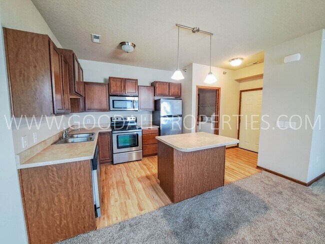 Building Photo - Rent Reduced! 2-Bedroom, 2-Bath Condo in Johnston with Detached Garage