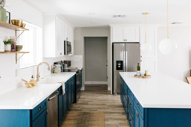 Building Photo - Spacious & beautiful home in Scottsdale wi...