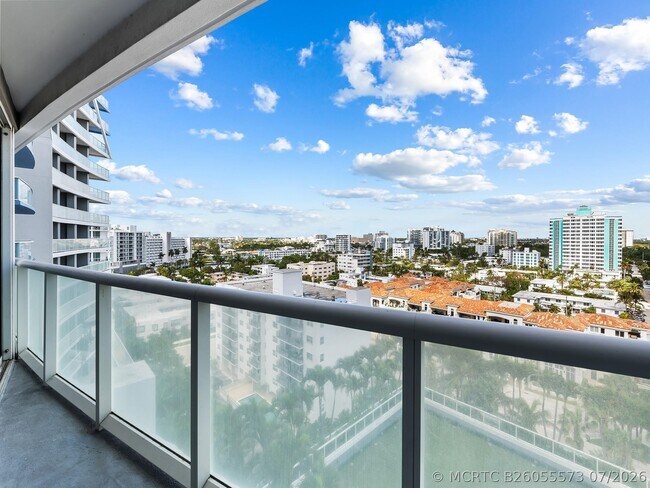 Building Photo - 3101 Bayshore Dr
