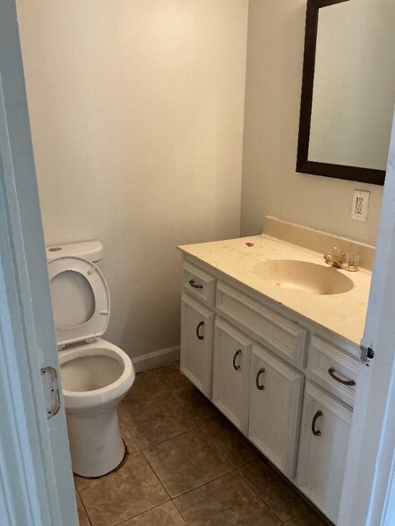 Building Photo - 3656 Surrey Ln