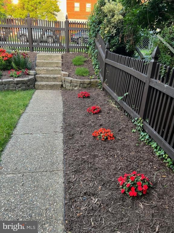 Building Photo - 629 S Henry St