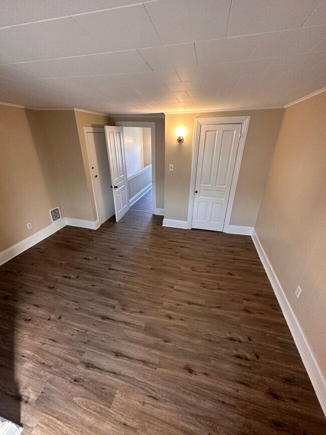 Building Photo - 121 N State St