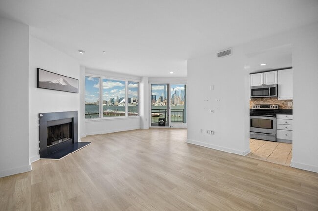 Building Photo - 600 Harbor Blvd