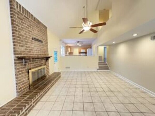Building Photo - 602 Fairington Dr