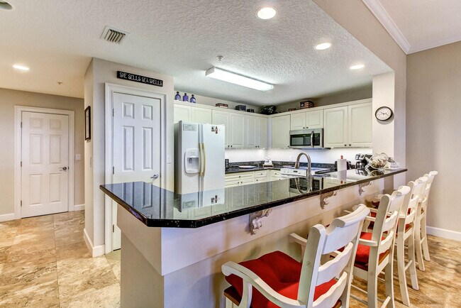 Building Photo - 403 Tarpon Ave