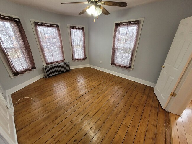 Building Photo - $2350 - 3 Bed / 1 Bath Condominium in Manchester's Somerville Neighborhood with 2 Car Off-Street ...