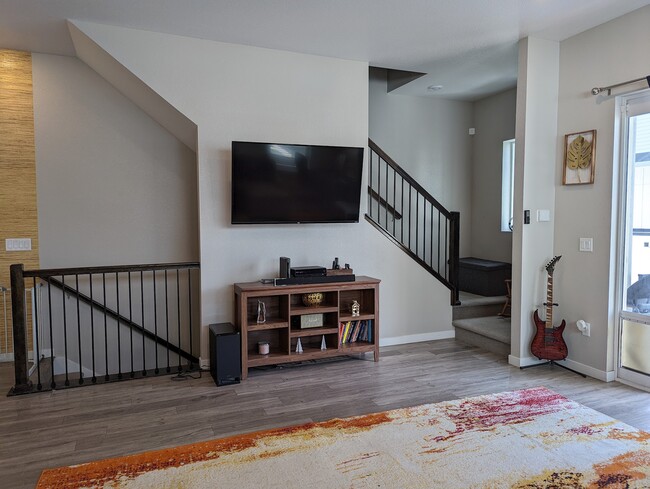 Building Photo - 1621 West 67th Cir