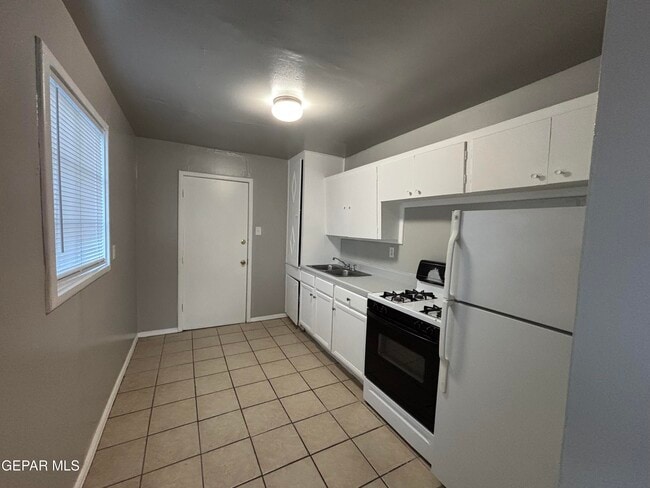 Building Photo - 3906 Harrison Ave
